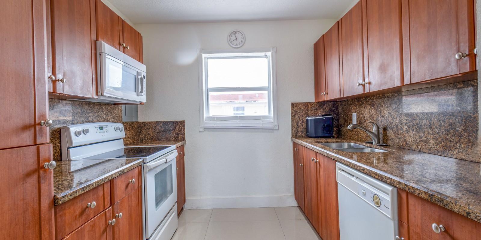 Oportunidad de Inversión en Miami: Tu Futuro Espera New condo on 200000 for sale near dade county school district fl zillow